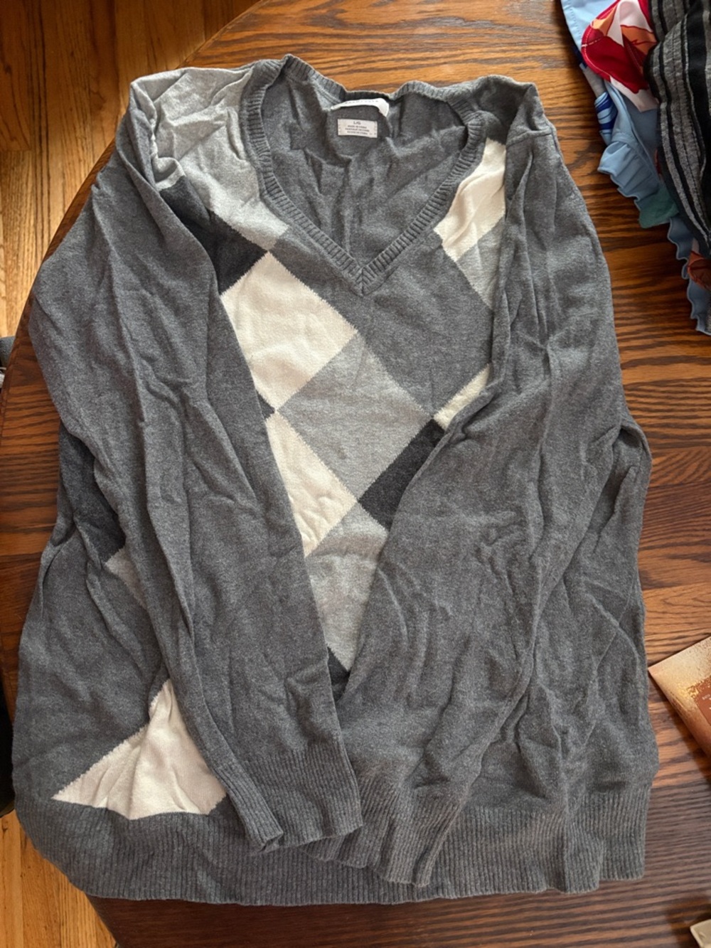 Van Heusen Gray Argyle V-Neck Sweater
